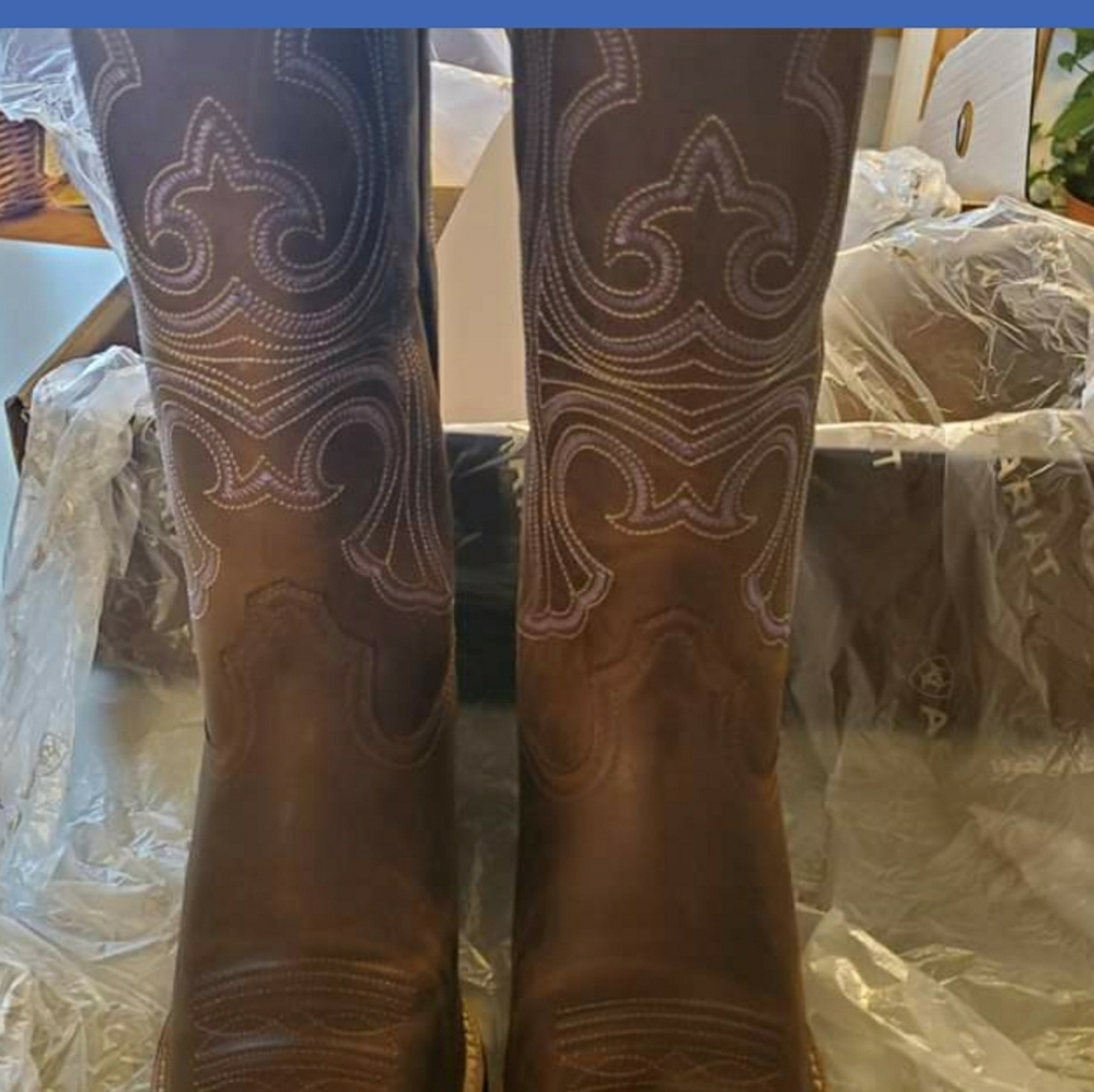 New in box Ariat women's boots